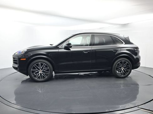 Certified 2025 Porsche Cayenne AWD/4WD image 2