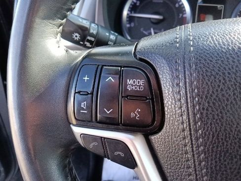 Used 2019 Toyota Highlander XLE AWD/4WD image 17