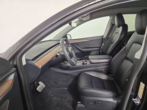 Used 2023 Tesla Model Y Performance image 12