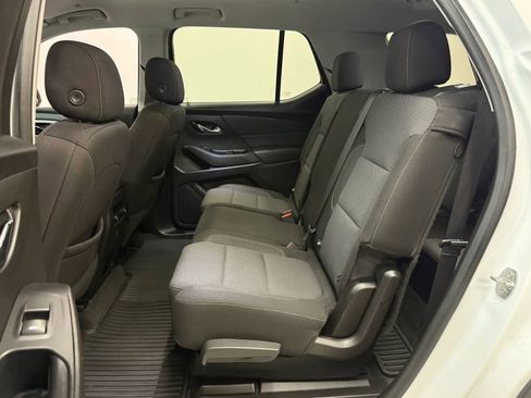 Used 2021 Chevrolet Traverse LS image 17