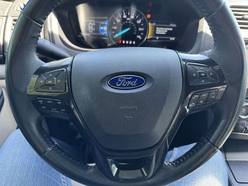 Used 2018 Ford Explorer XLT w/ Equipment Group 202A AWD/4WD image 11