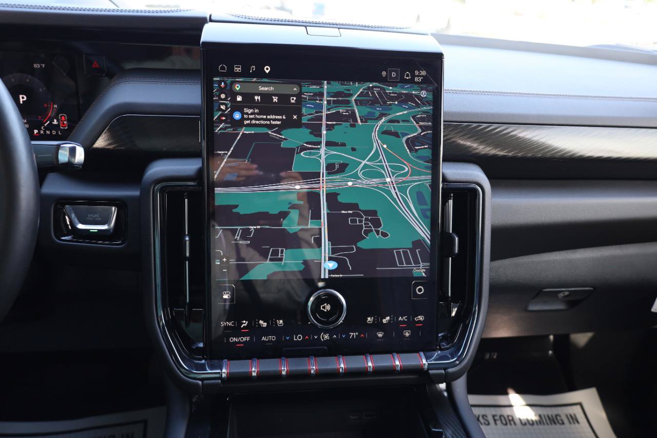 Used 2025 GMC Yukon XL AT4 AWD/4WD image 12