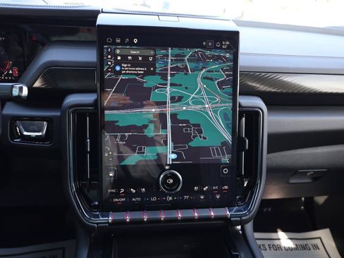 Used 2025 GMC Yukon XL AT4 AWD/4WD image 12