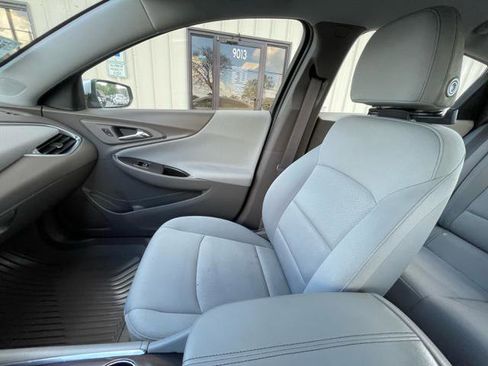 Used 2017 Chevrolet Malibu LT w/ LPO, Convenience Package 2 image 25