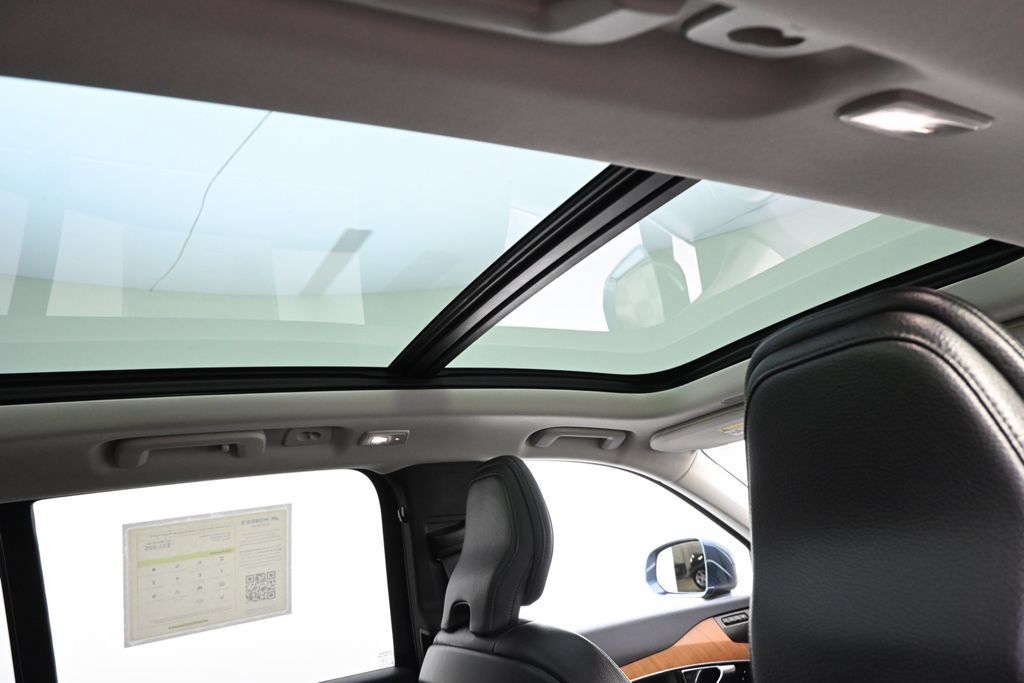 Used 2023 Volvo XC90 T8 Plus AWD/4WD image 17