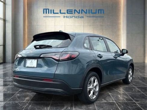 Used 2023 Honda HR-V LX image 3