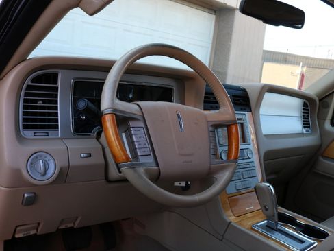 Used 2008 Lincoln Navigator 4WD image 19