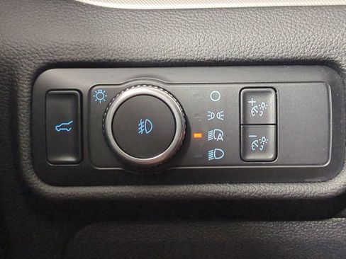 Used 2022 Ford Explorer XLT w/ Equipment Group 202A image 32