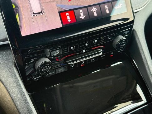 Certified 2023 Jeep Grand Cherokee 4WD 4xe w/ Luxury Tech Group II image 18
