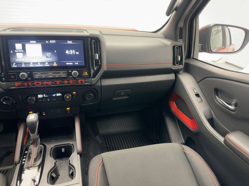 Used 2025 Nissan Frontier PRO-4X w/ Pro Convenience Package image 26