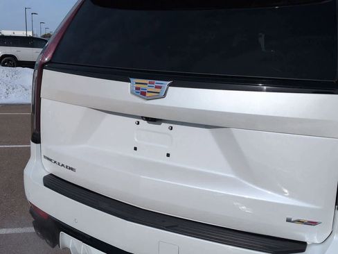 Used 2023 Cadillac Escalade V w/ Heavy-Duty Trailer Package image 12