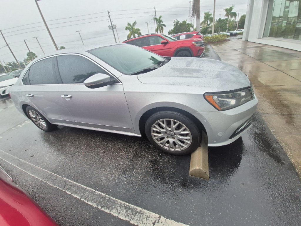 Used 2016 Volkswagen Passat 1.8T S FWD image 2