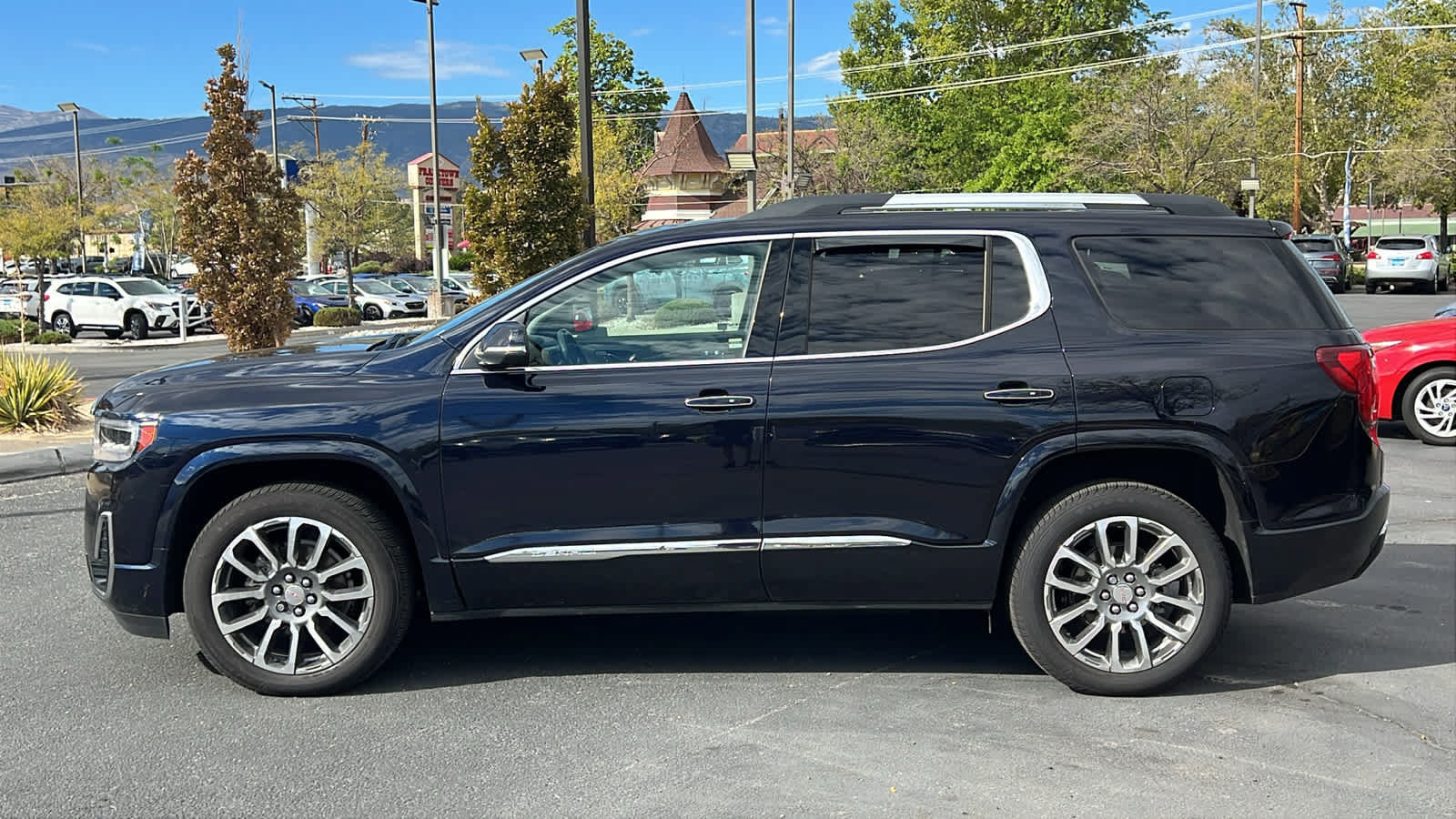 Used 2022 GMC Acadia Denali w/ Denali Ultimate Package AWD/4WD image 8