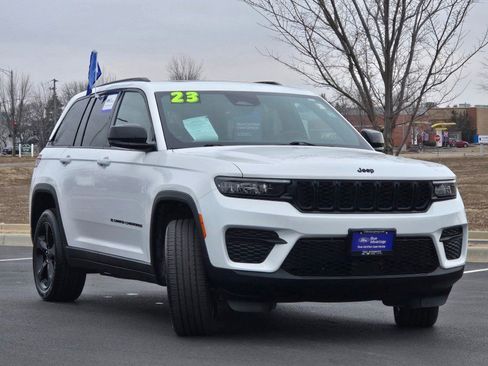 Used 2023 Jeep Grand Cherokee Altitude image 5