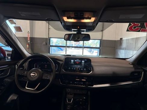 Certified 2023 Nissan Rogue Platinum AWD/4WD image 15