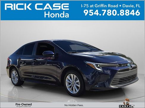 Used 2024 Toyota Corolla LE w/ LE Convenience Package FWD image 1