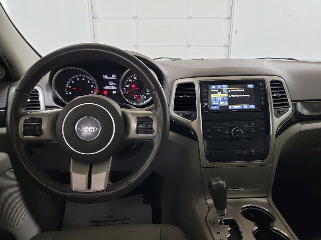 Used 2013 Jeep Grand Cherokee Laredo AWD/4WD image 12