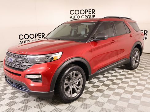 Used 2021 Ford Explorer XLT w/ Equipment Group 202A AWD/4WD image 11