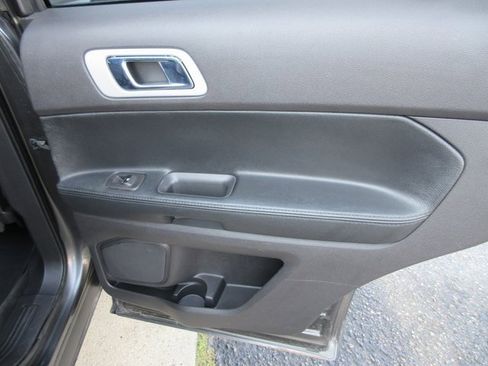 Used 2015 Ford Explorer XLT w/ Equipment Group 202A image 24