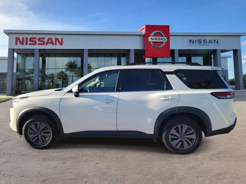 Used 2025 Nissan Pathfinder SV FWD image 7