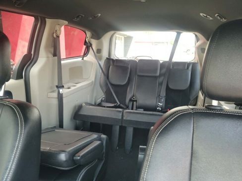 Used 2018 Dodge Grand Caravan SXT FWD image 14