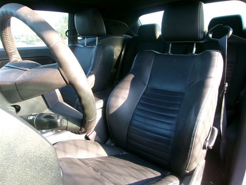 Used 2010 Dodge Challenger SE image 17