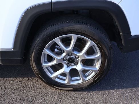 Used 2025 Jeep Compass Limited image 17