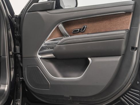 Used 2024 Land Rover Range Rover SE image 32