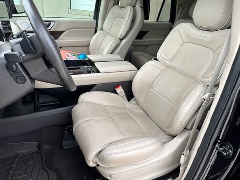 Used 2019 Lincoln Navigator Reserve AWD/4WD image 10