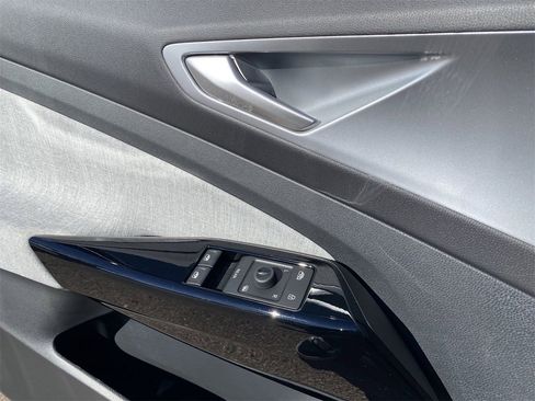 New 2026 Volkswagen ID.4 Pro image 17