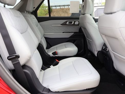New 2026 Ford Explorer Platinum AWD/4WD image 12