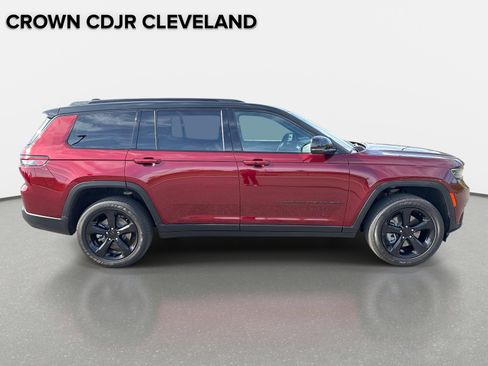 Used 2025 Jeep Grand Cherokee L Altitude image 3