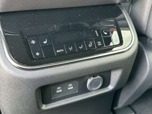 New 2025 Nissan Armada Platinum image 24