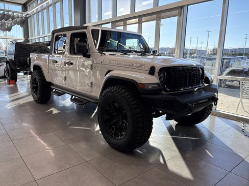New 2025 Jeep Gladiator Willys image 2