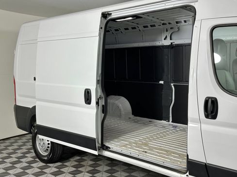 Used 2026 RAM ProMaster 2500 w/ Convenience Group FWD image 26