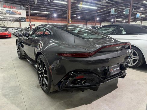 Used 2019 Aston Martin V8 Vantage Coupe image 4