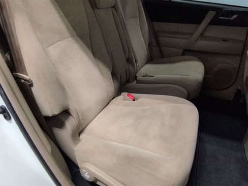 Used 2013 Toyota Highlander Plus image 21
