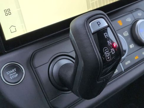 New 2026 Land Rover Defender 110 X-Dynamic SE image 33