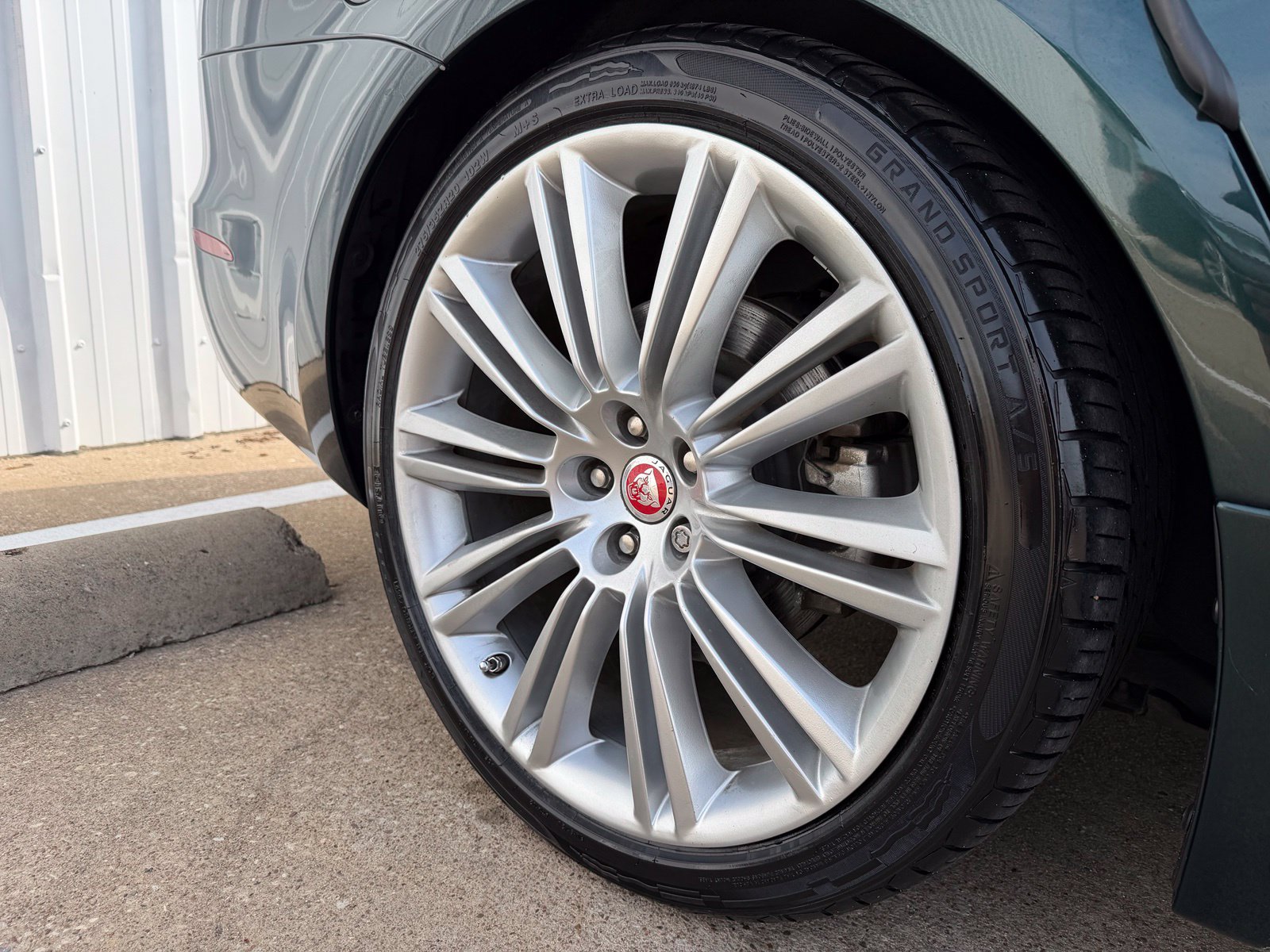 Used 2015 Jaguar XJ L Portfolio RWD image 45