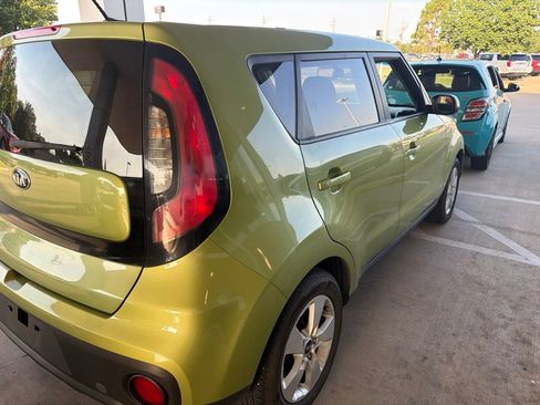 Used 2018 Kia Soul FWD image 4