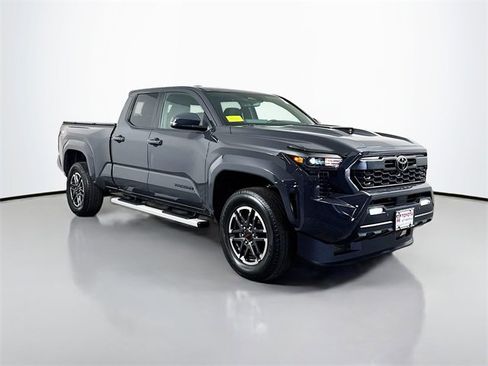 Used 2025 Toyota Tacoma TRD Sport image 10