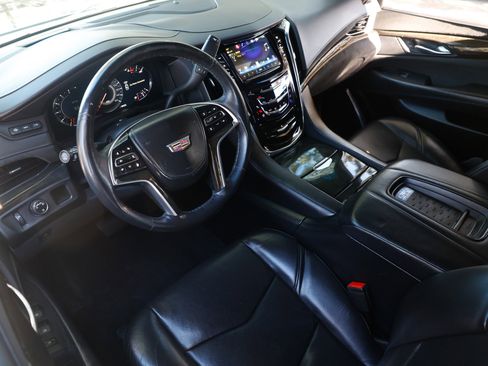 Used 2017 Cadillac Escalade ESV Platinum image 6