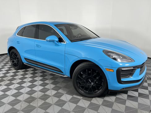 Used 2023 Porsche Macan AWD/4WD image 2