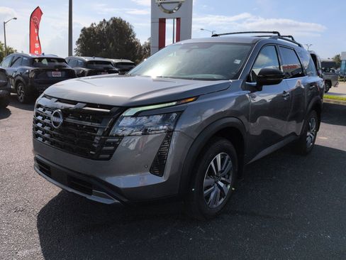 New 2026 Nissan Pathfinder SL FWD image 8