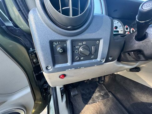 Used 2003 HUMMER H2 w/ Preferred Equipment Group image 27