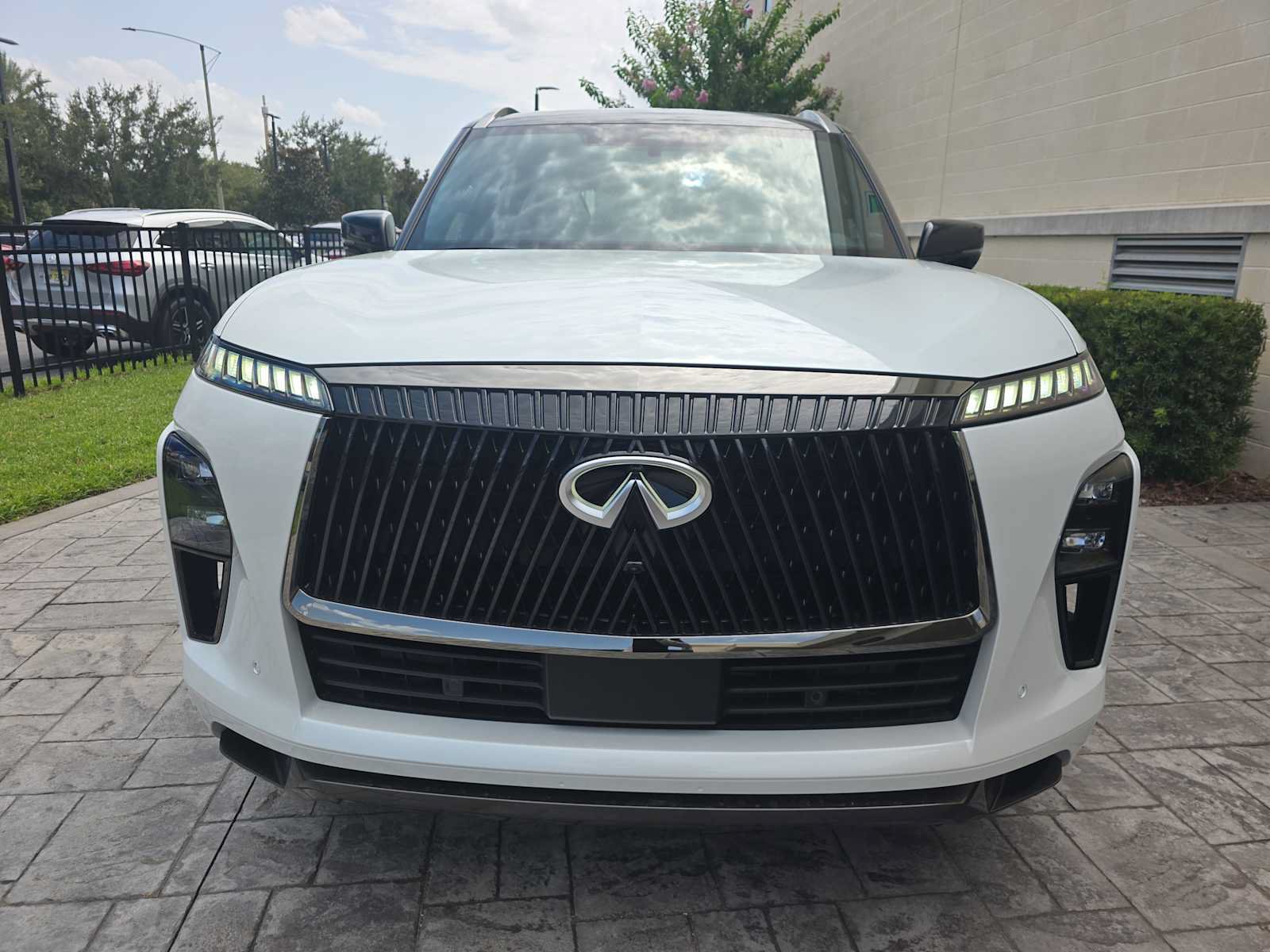 New 2027 INFINITI QX80 Autograph w/ Premium Cargo Package AWD/4WD image 2