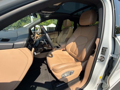 Used 2023 Porsche Macan AWD/4WD image 25