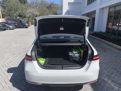 Certified 2024 BMW 530i w/ Luxury Seating Package image 33