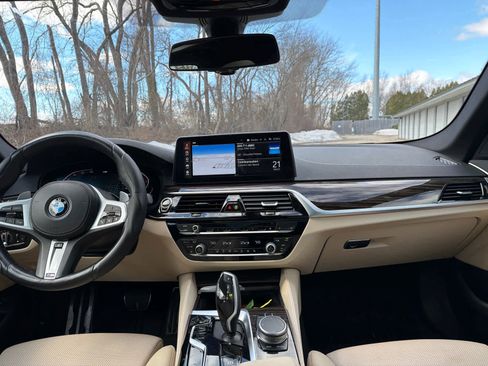 Used 2021 BMW 530i xDrive w/ M Sport Package image 16