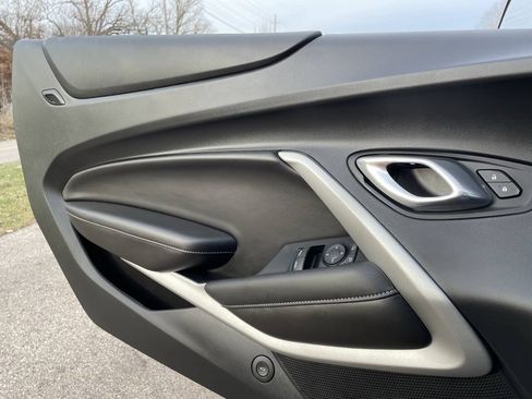 Used 2018 Chevrolet Camaro SS RWD image 41